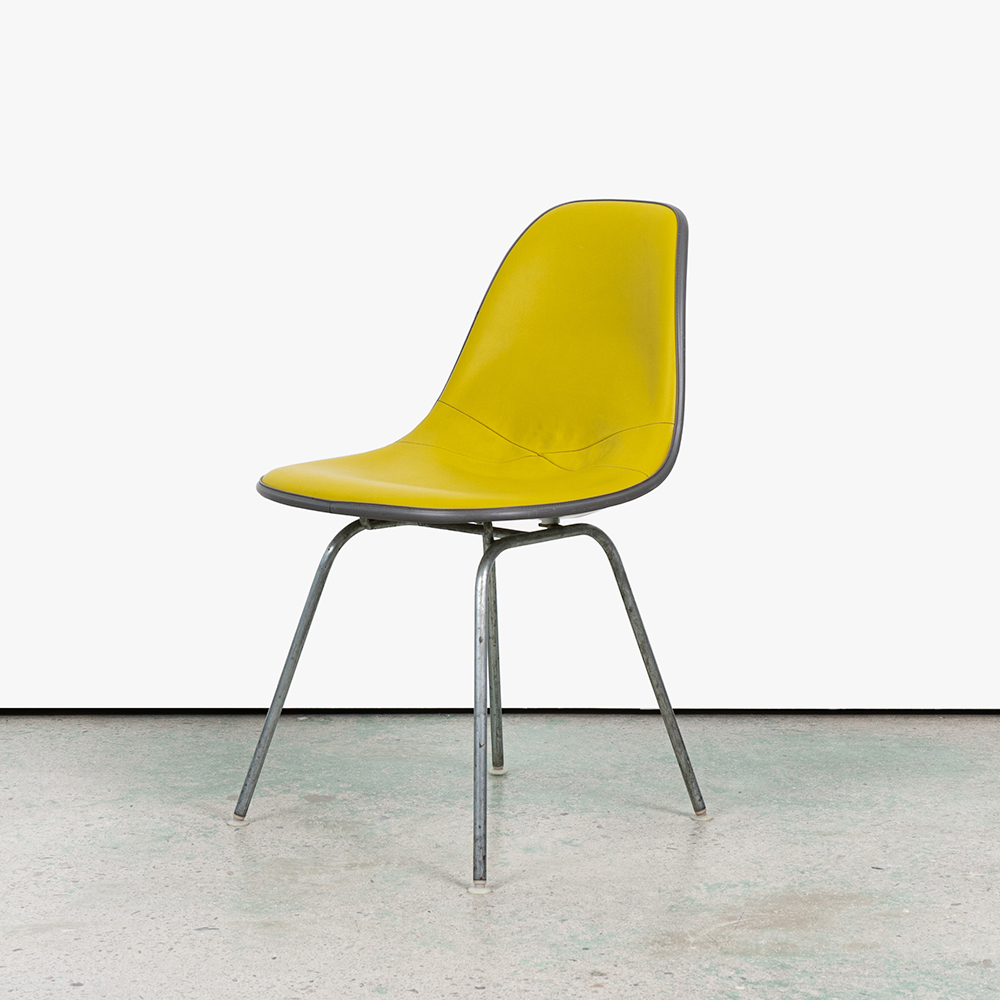 [B급제품] DSX Chair (Yellow Dark / Naugahyde) - 001